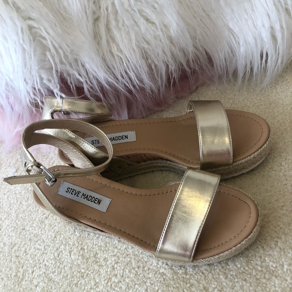 Steve Madden gold wedges